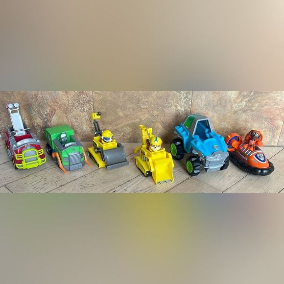 Paw Patrol Construction and Rescue Vehicle Toy Set with figures 
Lot of 10 - Picture 1 of 16